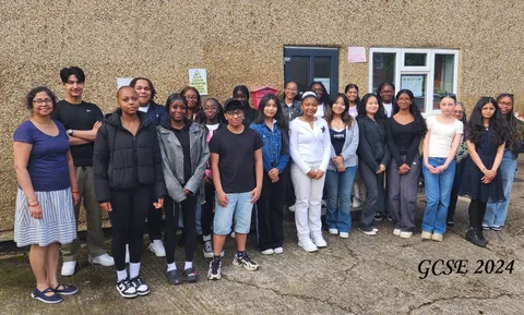 Learn to Excel GCSE class of 2024, students and tutors at our Reading centre